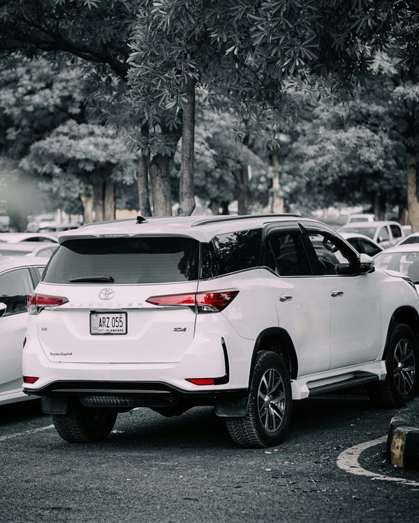 Louez la compact automatique MG ZS pour vos voyages faciles